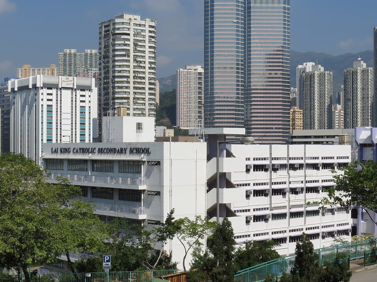 香港荔景天主教中學校舍